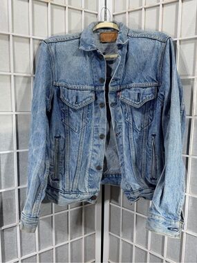 Vintage Levis Jean Jacket 70506 0214 Size 38R Made in USA Mid/Late 1980s